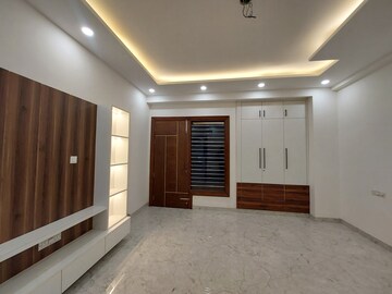 Room in 4 BHK Builder Floor at Sector 21c – for Sale