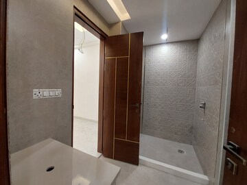 Room in 4 BHK Builder Floor at Sector 21c – for Sale