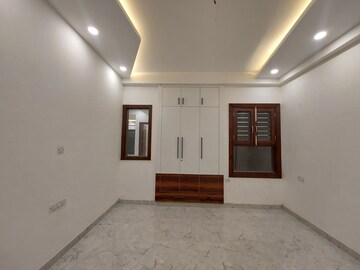 Room in 4 BHK Builder Floor at Sector 21c – for Sale