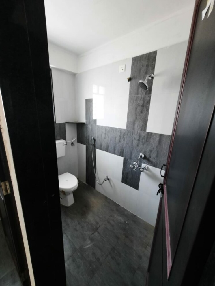 Bathroom, sawant-vihar 1 Bedroom 617 Sq.Ft. Apartment In Katraj Pune 7317550