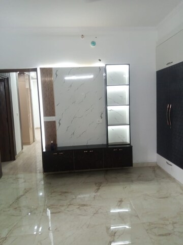 Room in 4 BHK Apartment at Sunworld Vanalika, Sector 107 – for Sale