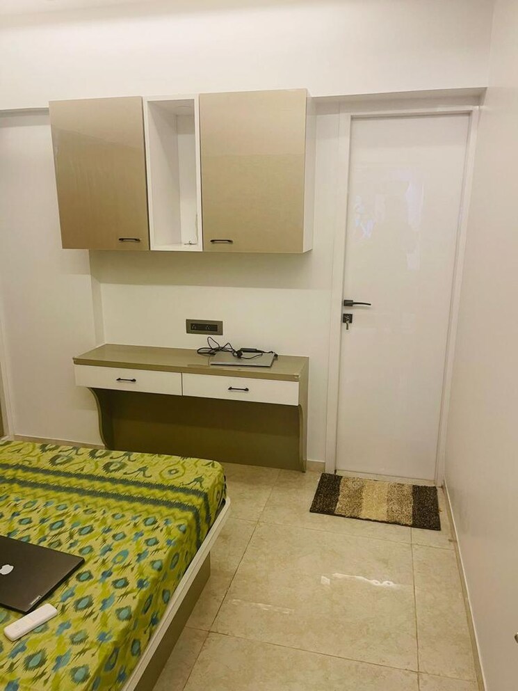 Bedroom, lodha-amara-tower-47-and-48 3 Bedroom 955 Sq.Ft. Apartment In Kolshet Road Thane 7317866