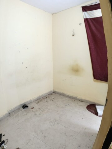 Room in 1 BHK Apartment at Sector 10 Greater Noida – for Sale