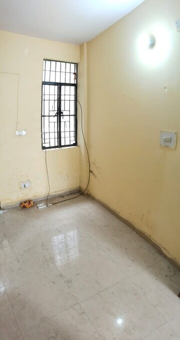 Room in 1 BHK Apartment at Sector 10 Greater Noida – for Sale