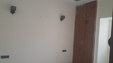 Room in 2.5 BHK Apartment at RWA Jalvayu Vihar, Sector 25 – for Sale