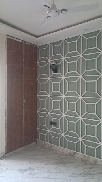 Bathroom in 2.5 BHK Apartment at RWA Jalvayu Vihar, Sector 25 – for Sale