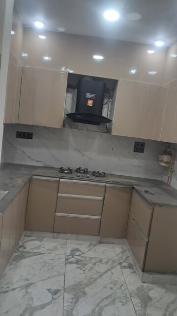 Bathroom in 2.5 BHK Apartment at RWA Jalvayu Vihar, Sector 25 – for Sale