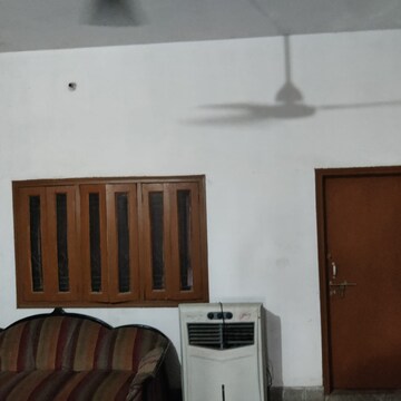 Room in 6+ BHK Independent House at Adil Nagar – for Sale