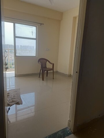 Room in 3 BHK Apartment at Omaxe Heights, Sector 86 – for Sale