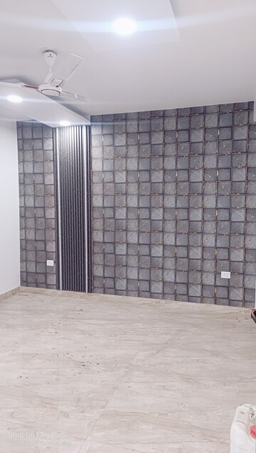 Room in 4 BHK Builder Floor at Ashoka Enclave Faridabad, Sector 34 – for Sale