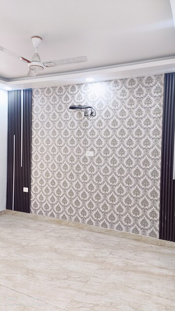 Room in 4 BHK Builder Floor at Ashoka Enclave Faridabad, Sector 34 – for Sale