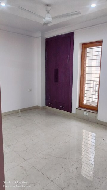 Room in 3 BHK Builder Floor at Ashoka Enclave 3, Sector 35 – for Sale