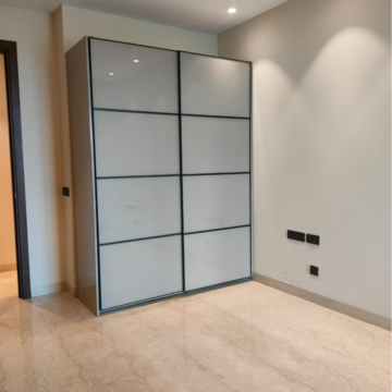 Room in 4 BHK Builder Floor at Dlf Phase ii – for Sale