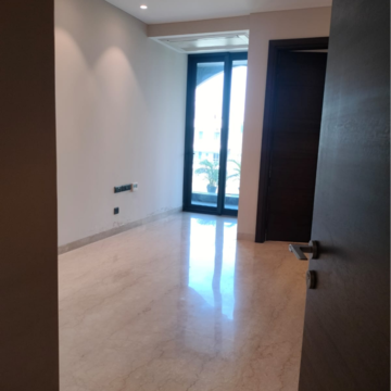 Room in 4 BHK Builder Floor at Dlf Phase ii – for Sale