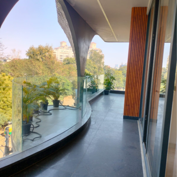 Balcony in 4 BHK Builder Floor at Dlf Phase ii – for Sale