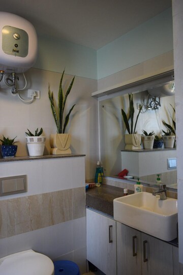 Furnished Amenities in 3 BHK Apartment at M3M Marina, Sector 68 – for Sale