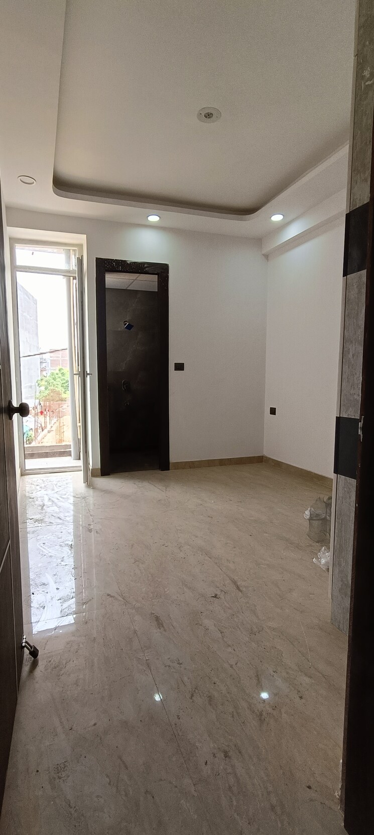 Room, sector 73 2 Bedroom 1100 Sq.Ft. Builder Floor In Sector 73 Noida 7318612