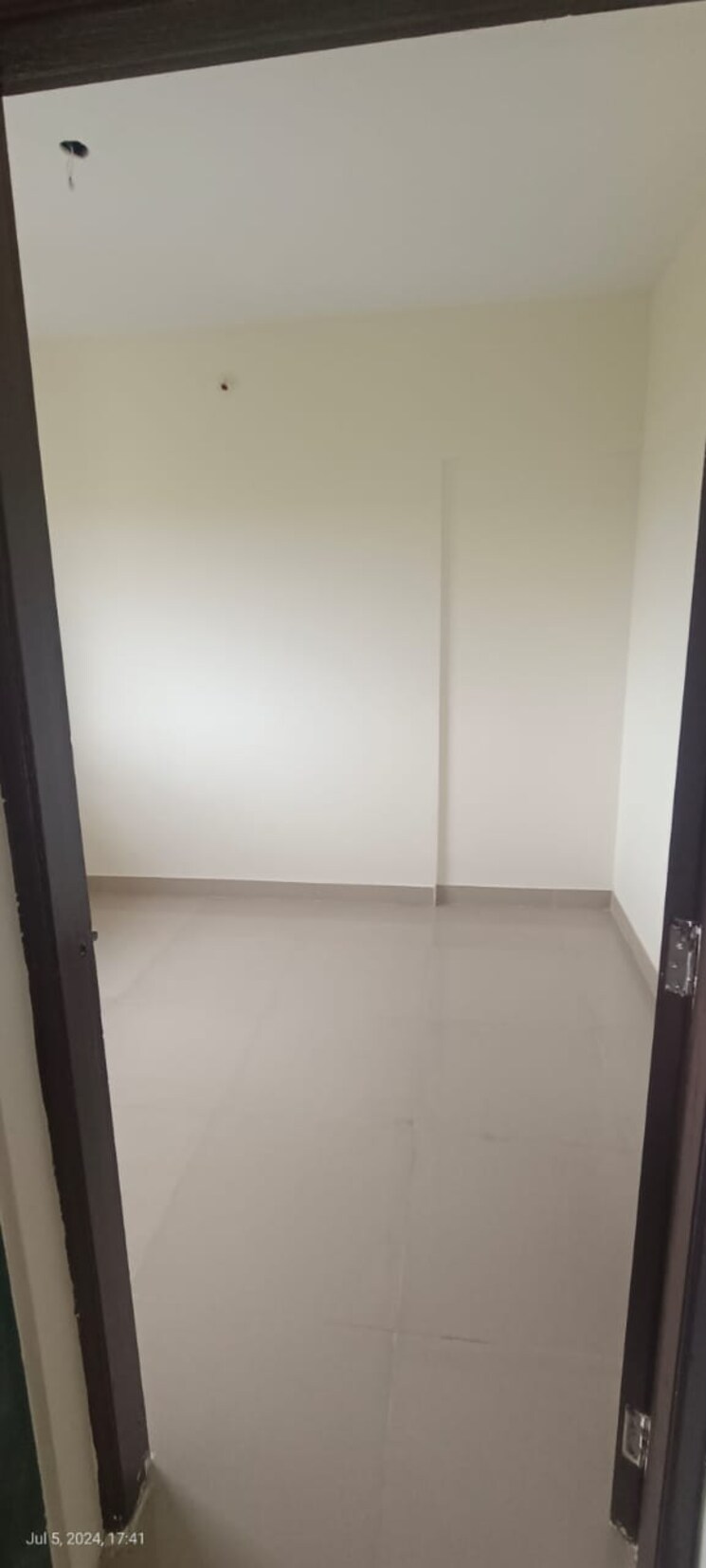 Room, s-chs 1 Bedroom 360 Sq.Ft. Apartment In Uthalsar Thane 7318777