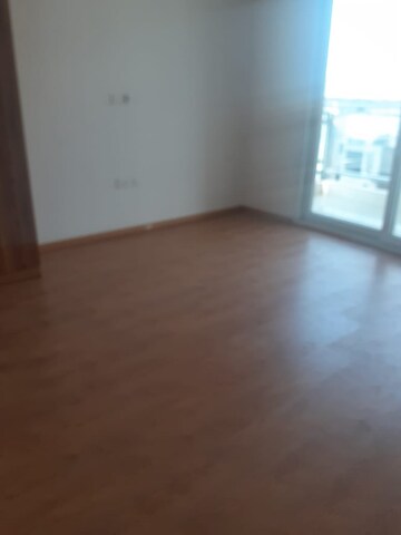 Room in 2 BHK Apartment at Amrapali Eden Park, Sector 50 – for Sale