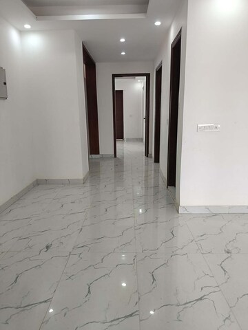 Room in 3 BHK Builder Floor at Sector 85 – for Sale