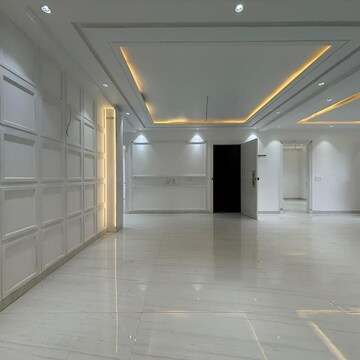Building Lobby in 4 BHK Builder Floor at Green Fields Colony – for Sale
