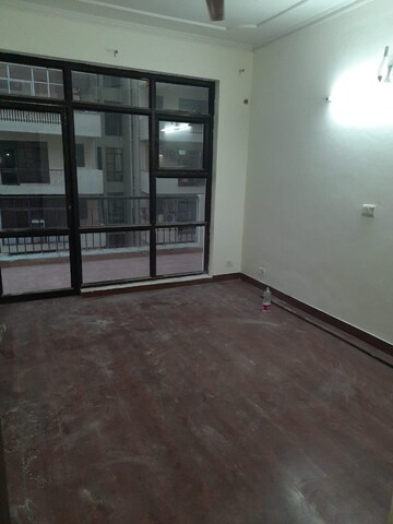 Room in 2 BHK Apartment at Cosmos Executive, Sector 3 – for Sale