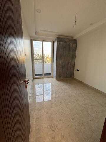 Room in 3 BHK Builder Floor at Palam Vihar – for Sale