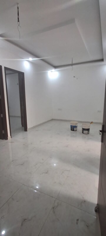 Room in 3 BHK Builder Floor at Aerocity – for Sale