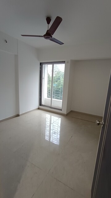 Furnished Amenities in 2 BHK Apartment at Cosmos Classique, Ghodbunder Road – for Sale