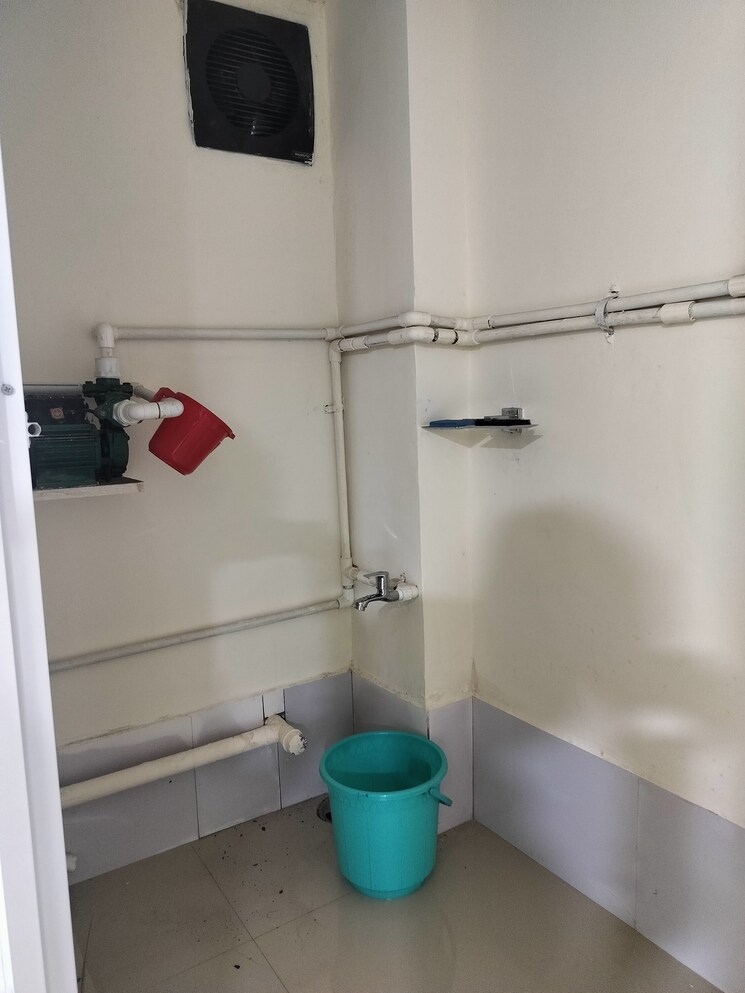 Washroom, dutt-nivas Commercial Office Space 362 Sq.Ft. In Kolshet Thane 7319950