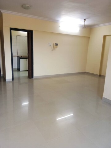 Room in 2 BHK Apartment at Mukta Mahek, Kandivali East – for Sale