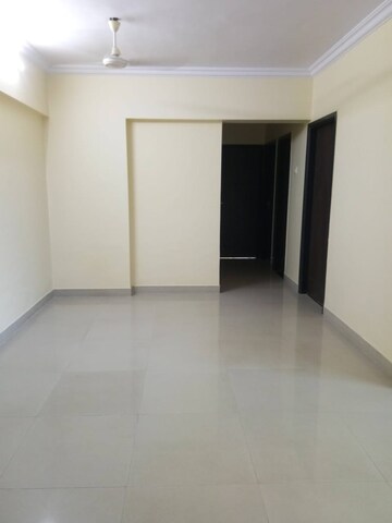 Room in 2 BHK Apartment at Mukta Mahek, Kandivali East – for Sale