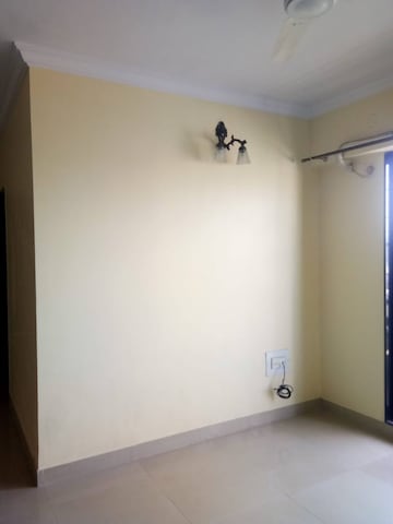 Room in 2 BHK Apartment at Mukta Mahek, Kandivali East – for Sale