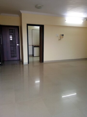 Room in 2 BHK Apartment at Mukta Mahek, Kandivali East – for Sale