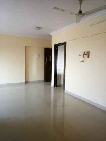 Room in 2 BHK Apartment at Mukta Mahek, Kandivali East – for Sale