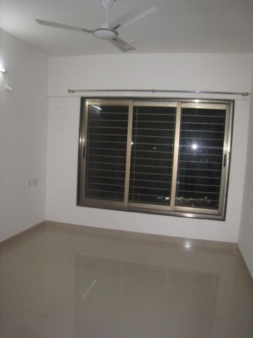 Room in 3 BHK Apartment at One Hiranandani Park, Ghodbunder Road – for Sale