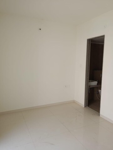 Room in 2 BHK Apartment at Amrapali Silicon City, Sector 76 – for Sale