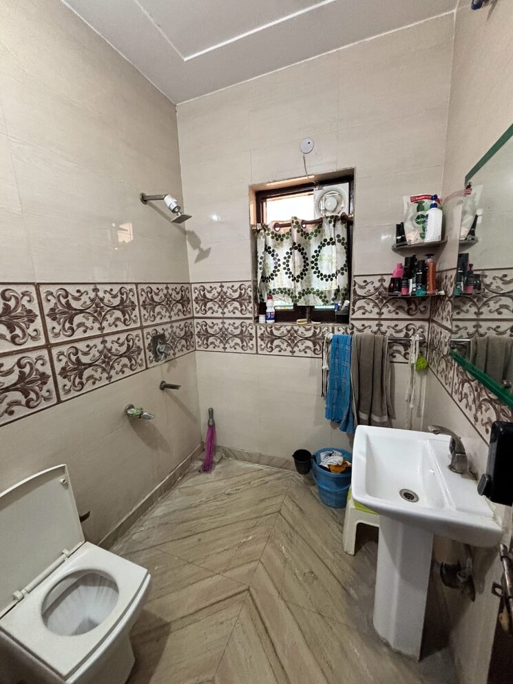 Master Bedroom, new industrial township 3 Bedroom 2200 Sq.Ft. Builder Floor In New Industrial Township Faridabad 7320429