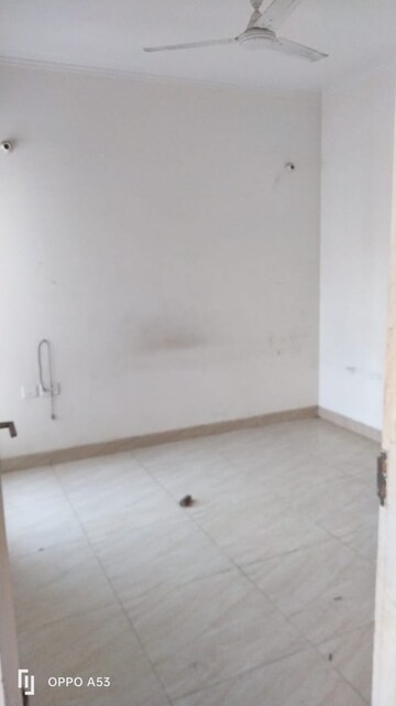 Room in 3 BHK Apartment at Gaur City 2 - 14th Avenue, Sector 16c Greater Noida – for Sale