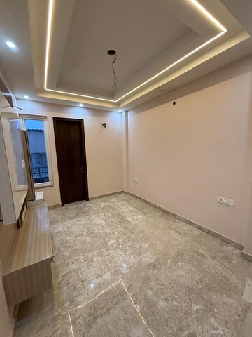 Room in 3 BHK Builder Floor at Kirti Nagar – for Sale