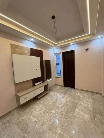 Room in 3 BHK Builder Floor at Kirti Nagar – for Sale