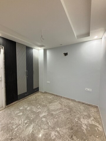 Room in 3 BHK Builder Floor at Kirti Nagar – for Sale
