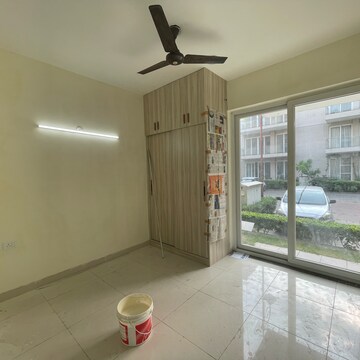Room in 3 BHK Builder Floor at BPTP Amstoria, Sector 102 – for Sale