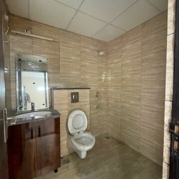Bathroom in 3 BHK Builder Floor at BPTP Amstoria, Sector 102 – for Sale