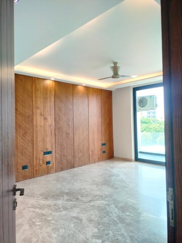 Room in 3 BHK Apartment at Emaar Emerald Floors Premier, Sector 65 – for Sale