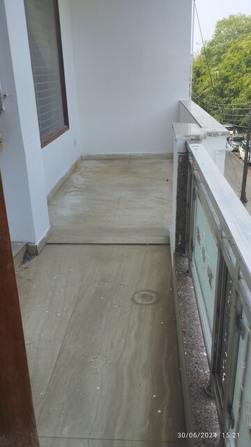 Balcony in 3.5 BHK Apartment at Amarpali Exotica, Sector 50 – for Sale