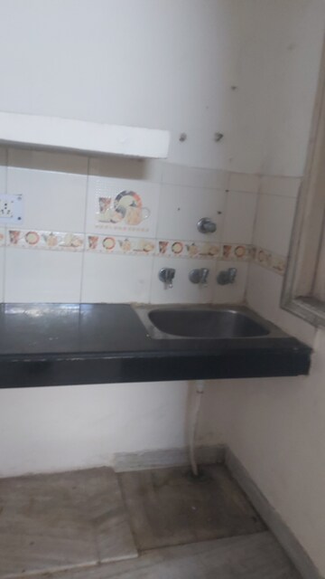 Furnished Amenities in 2.5 BHK Builder Floor at Acharya Niketan – for Sale