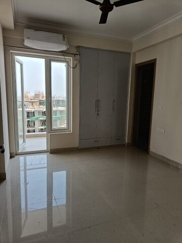 Room in 2 BHK Apartment at Pareena Micasa, Sector 68 – for Sale