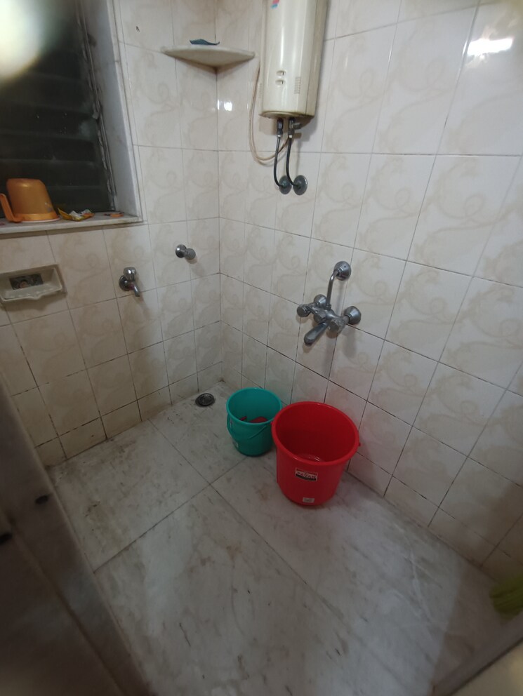 Bathroom, shree-ram-bhavan 1 Bedroom 500 Sq.Ft. Apartment In Malad West Mumbai 7322245