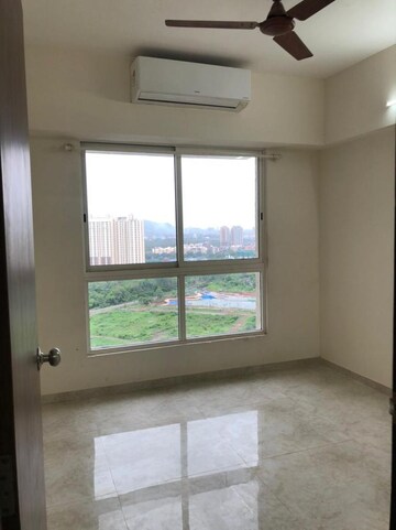 Room in 2 BHK Apartment at Lodha Amara, Kolshet Road – for Sale
